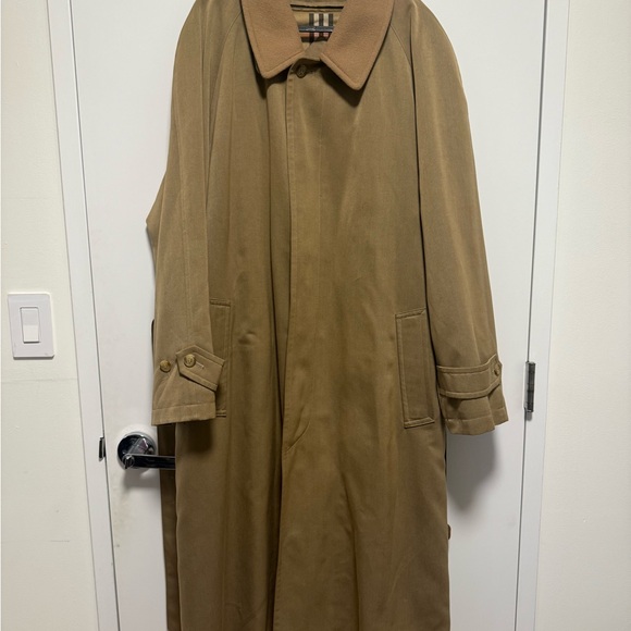 Men's Burberry Tan Trench Coat in Wool - Picture 5 of 9